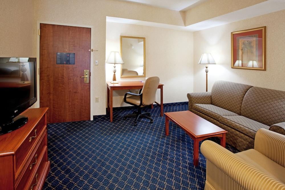 Holiday Inn Express & Suites Orangeburg By Ihg Exterior photo
