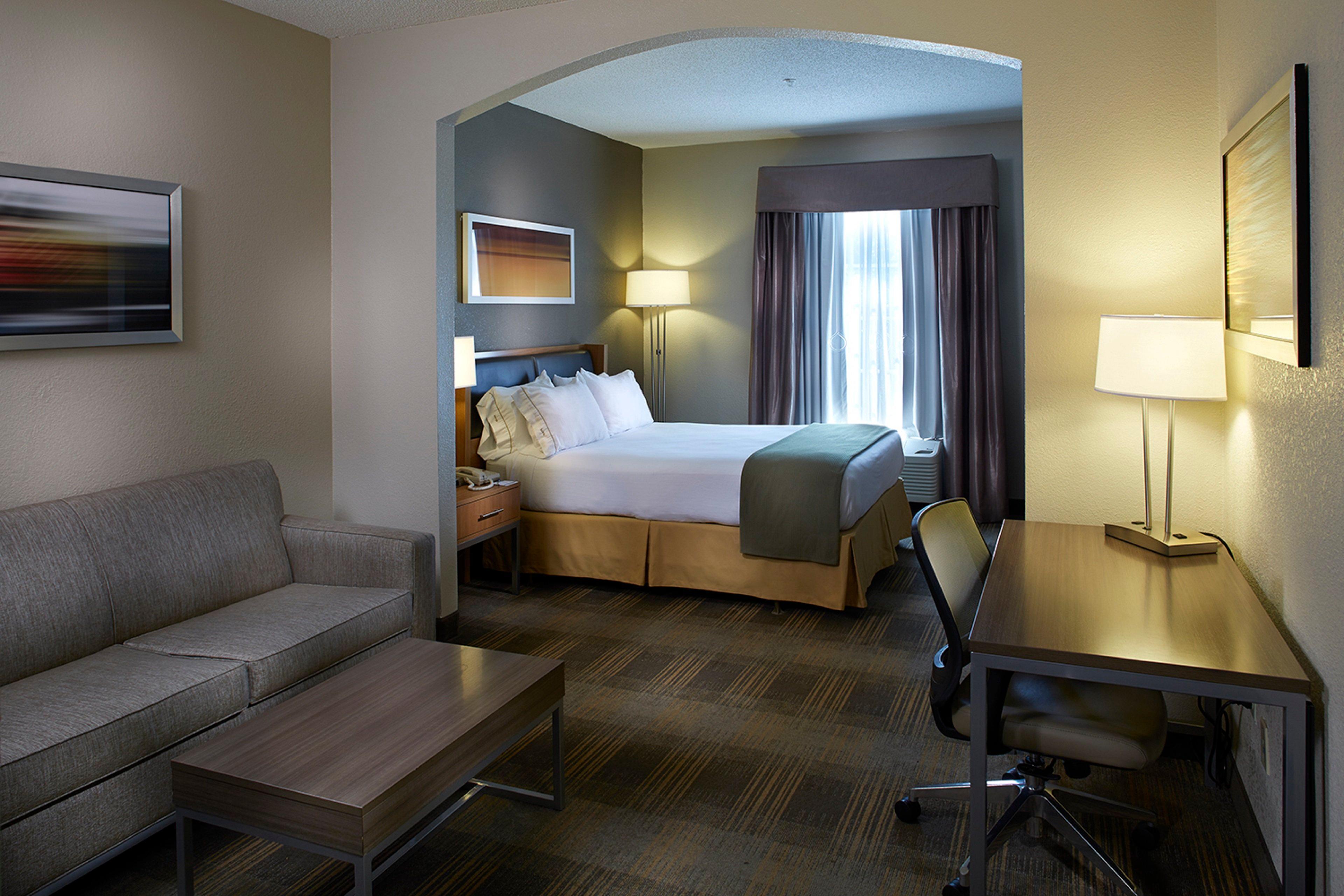 Holiday Inn Express & Suites Orangeburg By Ihg Exterior photo
