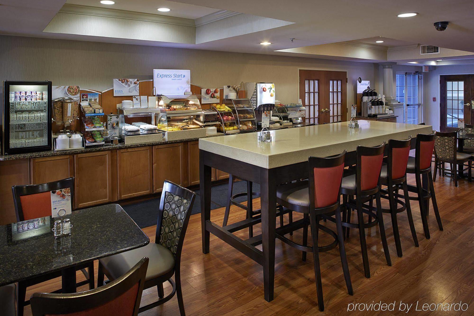 Holiday Inn Express & Suites Orangeburg By Ihg Exterior photo