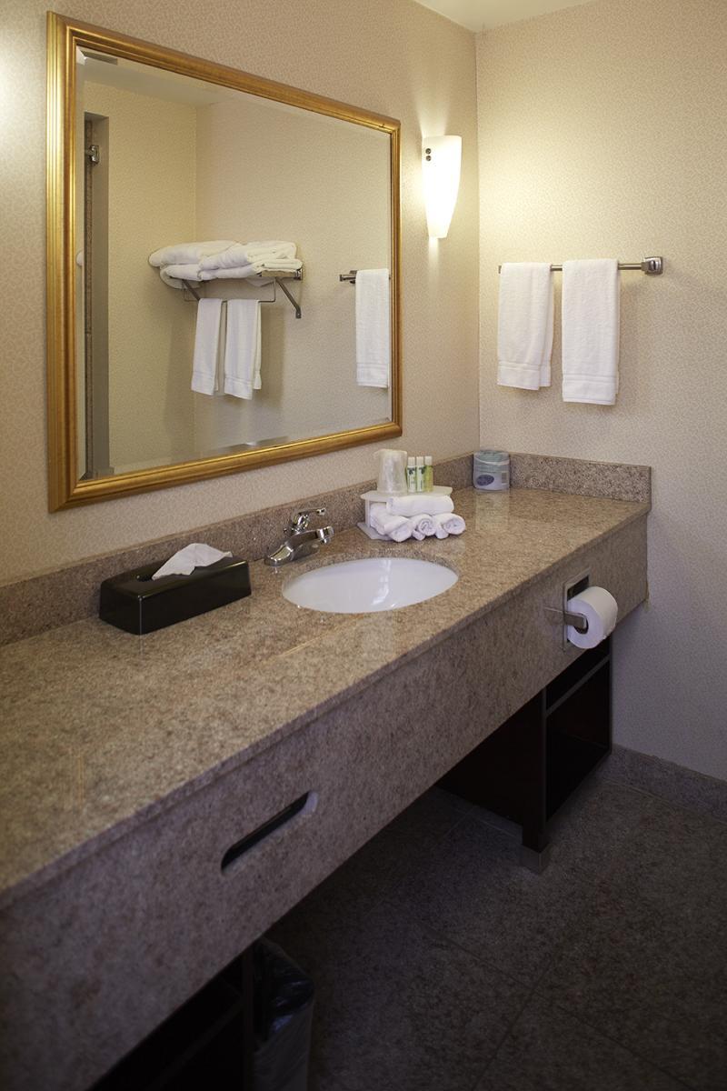 Holiday Inn Express & Suites Orangeburg By Ihg Exterior photo